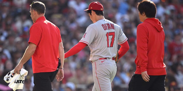 Ohtani leaves with trainer