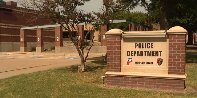 Plano police sign