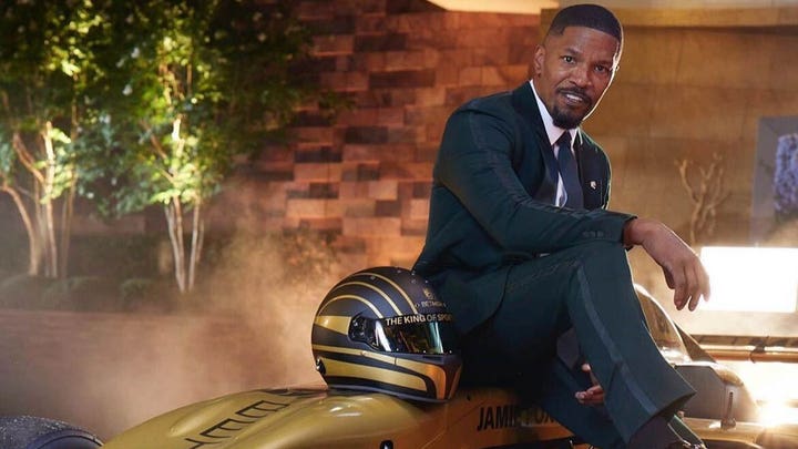 Jamie Foxx returns missing purse to woman in Chicago