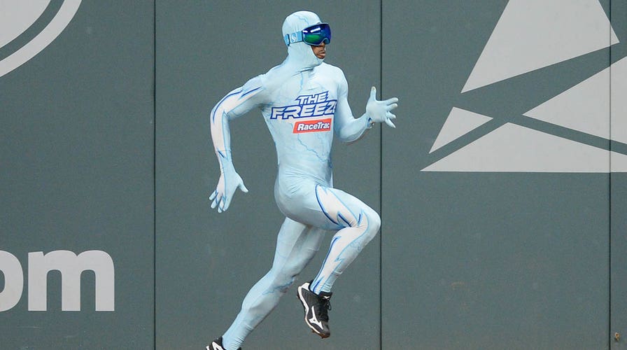 Braves fan stumbles near finish line, falls inches short of beating 'The  Freeze' in foot race