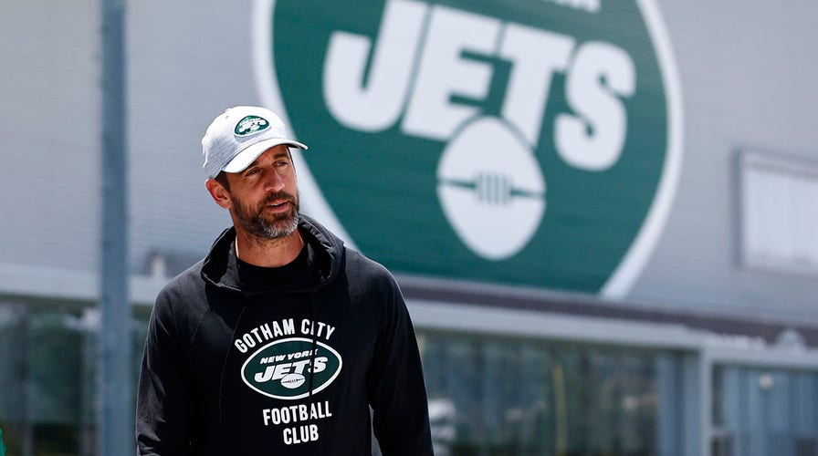 Rodgers takes pay cut with new Jets deal, report says