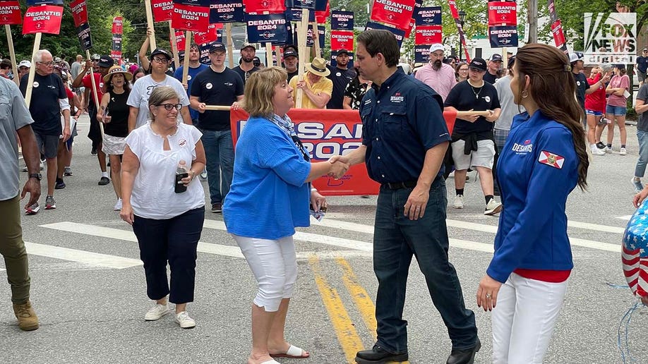 DeSantis chats with supporters
