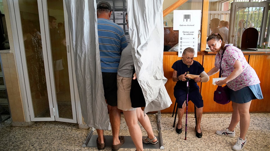 Spain’s conservative, right-wing parties favored to beat socialists in general election