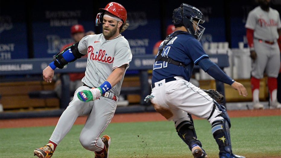 Phillies win 11th straight road game with victory over AL leading