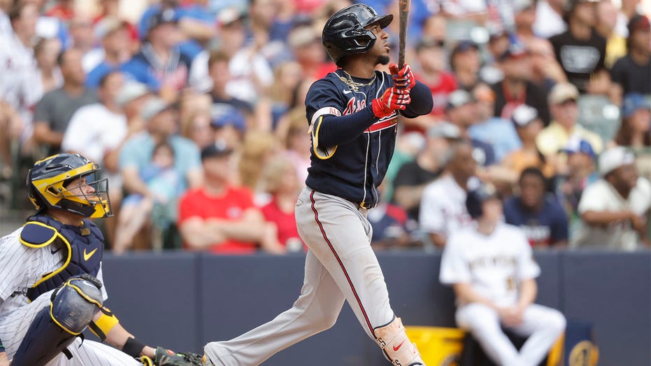 Ozzie Albies powers Braves past Brewers