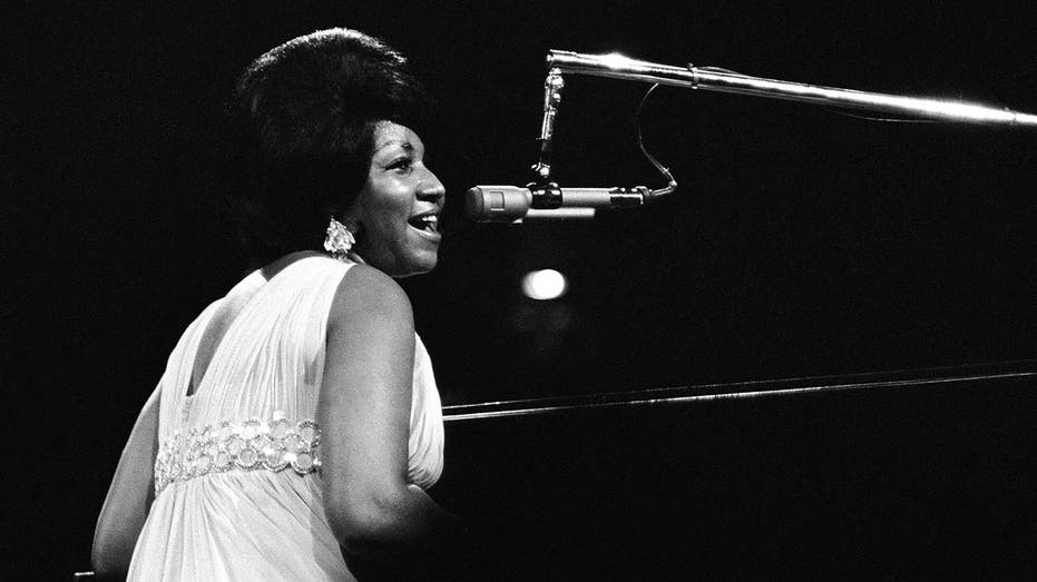 Aretha Franklin’s Handwritten Will Found In Couch Cushions Is Valid ...