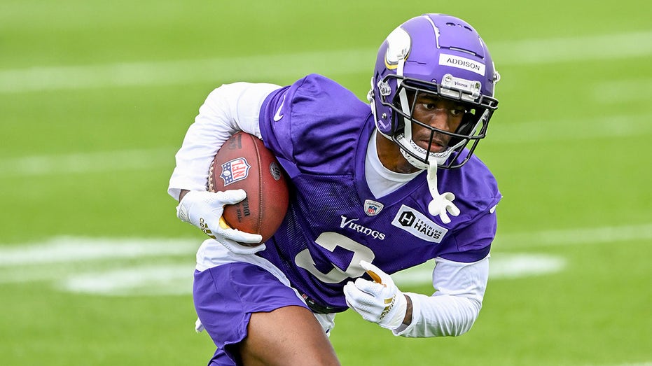 Vikings' Jordan Addison says dog emergency was reason for speeding ticket –  NBC Chicago