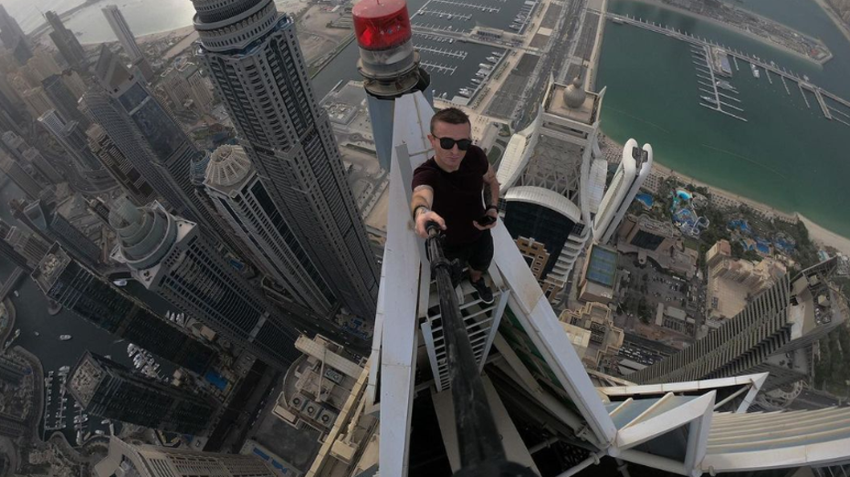 French daredevil falls to his death from Hong Kong skyscraper