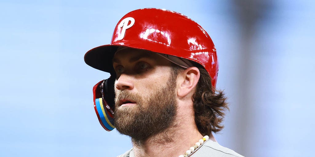 Bryce Harper gets a Special Gift from South Jersey Youth Baseball