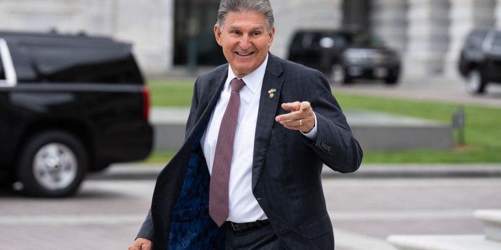 If Manchin runs for president, will he be a spoiler and throw the election to Trump? - Vimarsana News