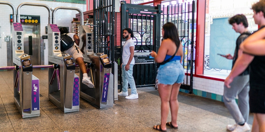 AI targets turnstile jumpers to fight fare evasion, but experts warn of downside - Vimarsana News