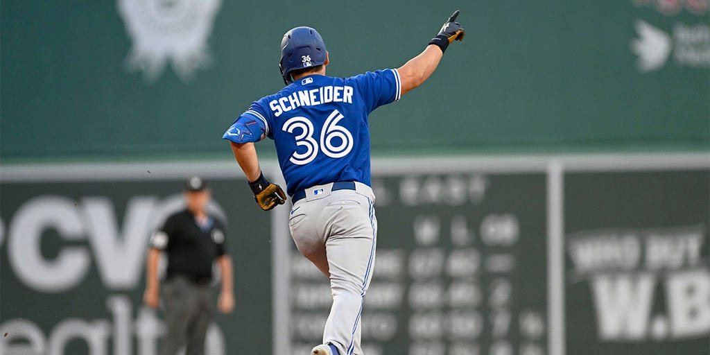 Schneider homers in first MLB at-bat to help Blue Jays beat Red