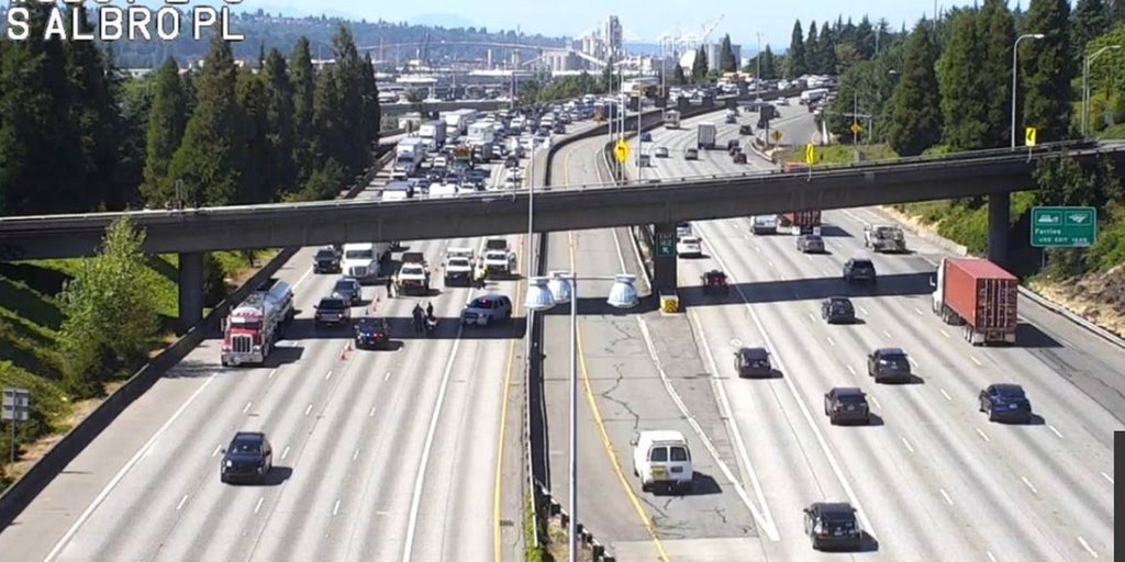 Seattle-area police officer on service detail for VP Kamala Harris' visit falls onto freeway - Vimarsana News