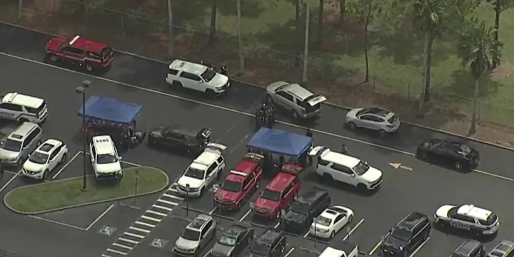 Florida police respond to stabbing at Tampa-area high school - Vimarsana News