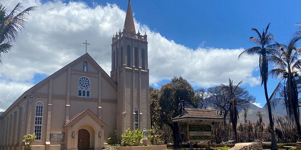 Catholic church miraculously standing after fires reduce Lahaina to ashes: 'God doesn't abandon his people' - Vimarsana News