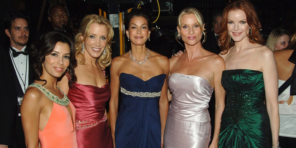 'Desperate Housewives' writer slams show, says staff avoided eye contact with Teri Hatcher - Vimarsana News
