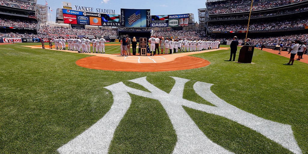 Stores near Yankee Stadium will still be able to sell Yankees merchandise,  pols say