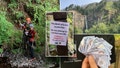 Oregon sheriff warns of fake $100 bills tossed over Multnomah Falls after hikers reportedly risk their lives