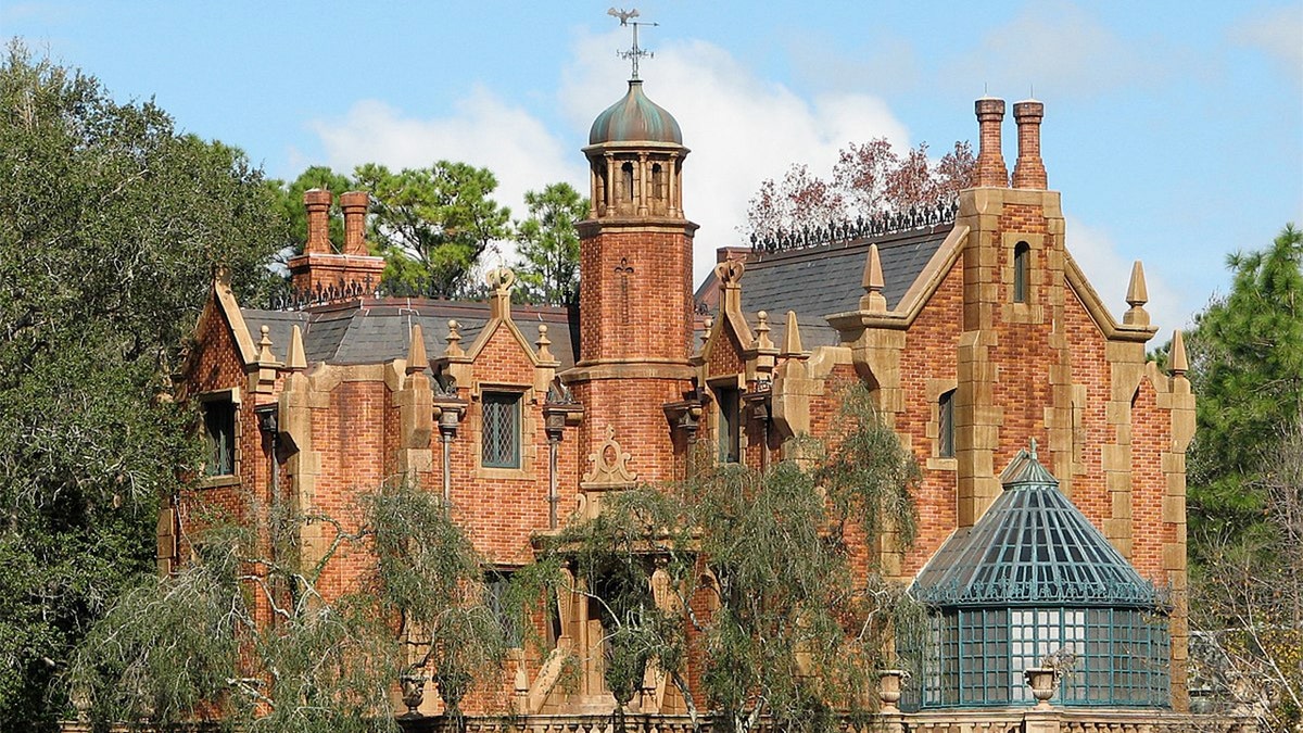 Disney World haunted mansion