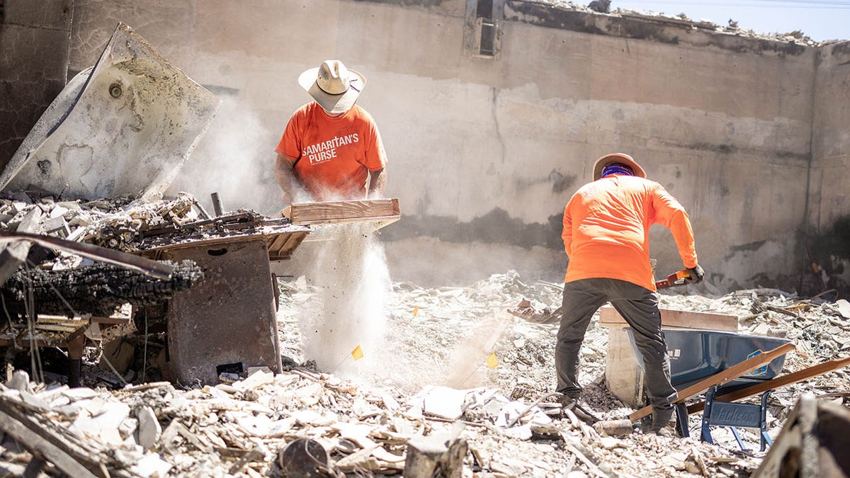 volunteers from Samaritan's Purse try to help those in need