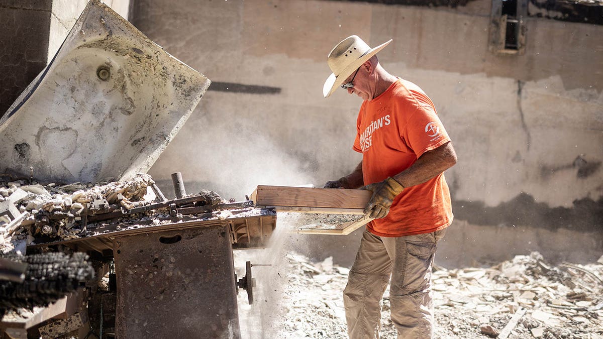 volunteer with Samaritan's Purse in Maui