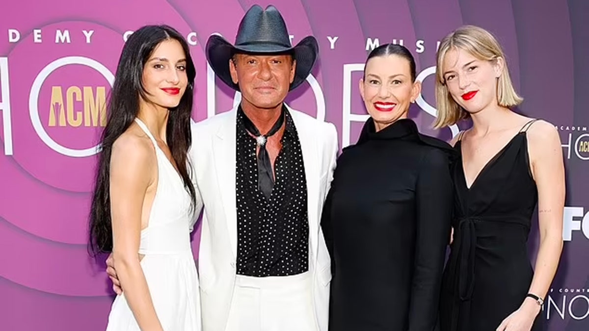 Tim McGraw, Faith Hill and their two daughters on the red carpet