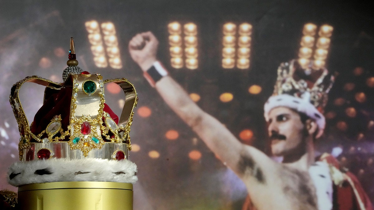 Freddie Mercurys signature crown