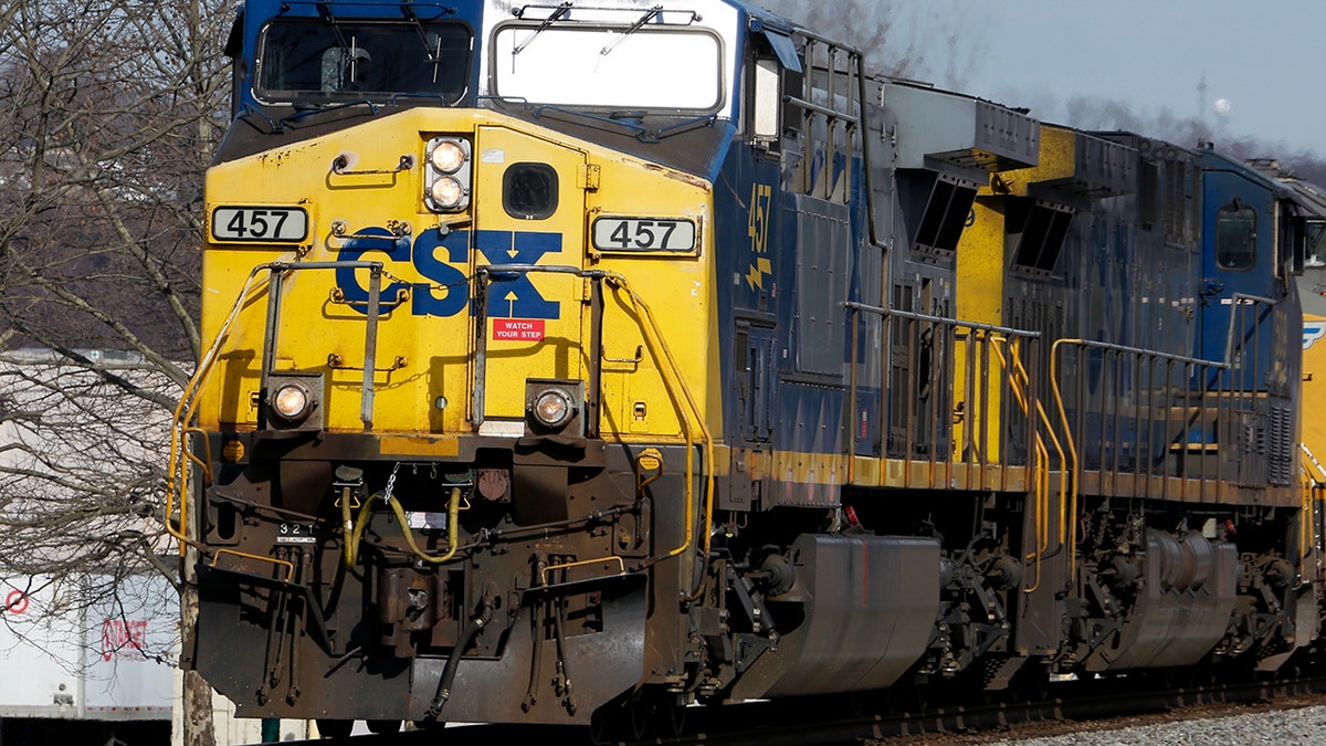  CSX freight train 