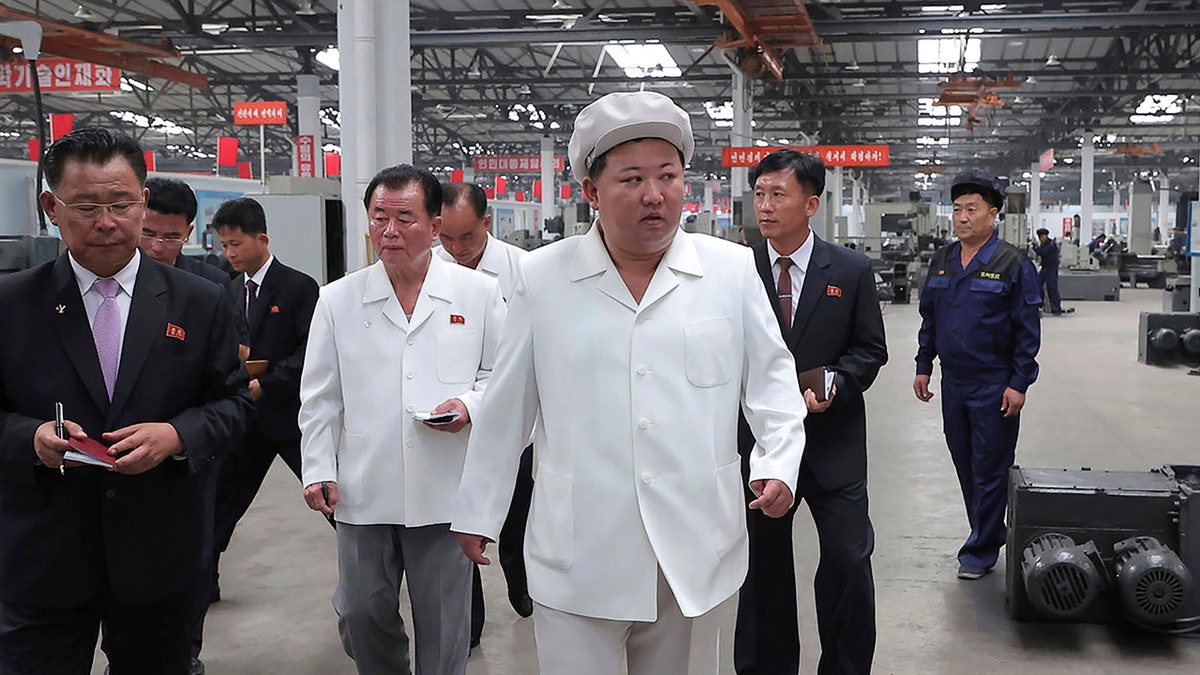 Kim, North Korean officials