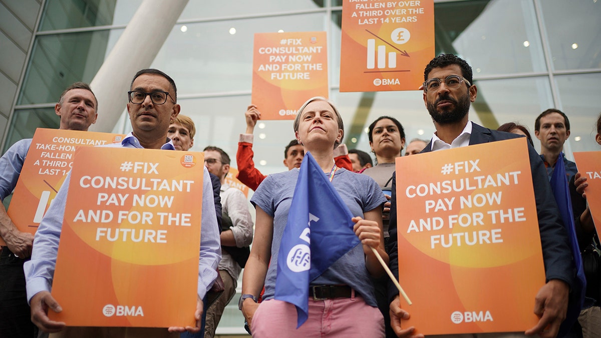 Medical consultant members of the British Medical Association picketing