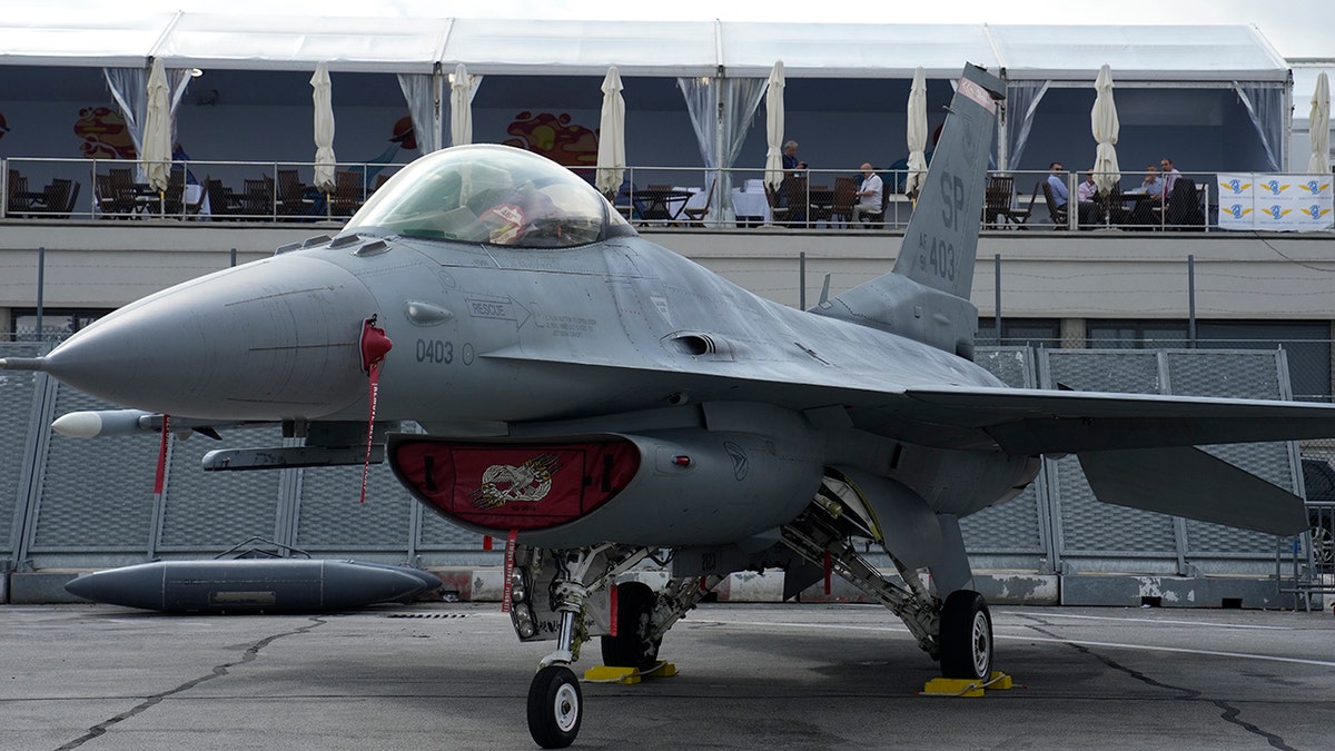 Ukrainian Pilots Prepare To Start F-16 Training At Air National Guard ...