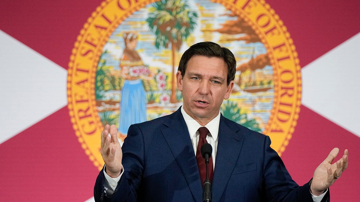 DeSantis in front of Florida seal