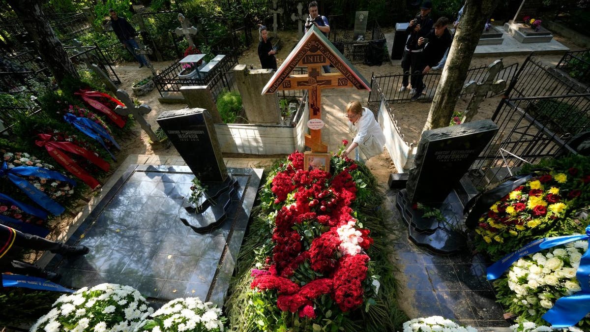Yegeny Prigozhin grave St Petersburg