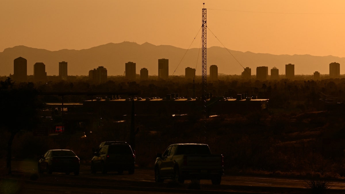Prédios de Phoenix antes do pôr do sol no calor