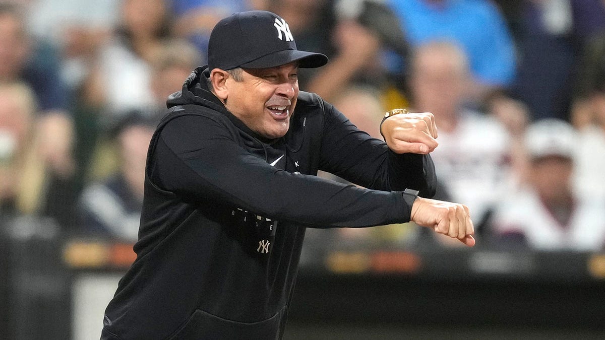 Aaron Boone's animated home-plate tirade earns Yankees manager