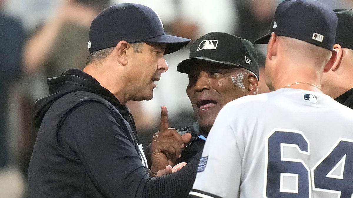 Aaron Boone ejection: Yankees manager tossed (again) after mocking