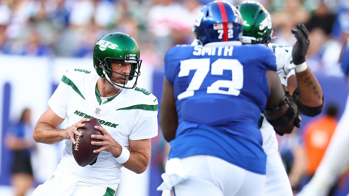 Jets' Aaron Rodgers Hits Giants Linebacker With 'un-come-back-with-able ...