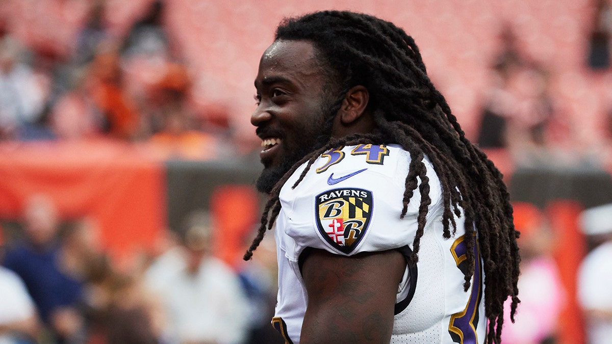 Alex Collins vs Browns