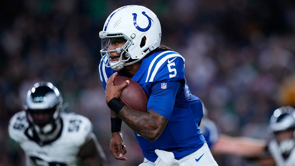 Anthony Richardson runs