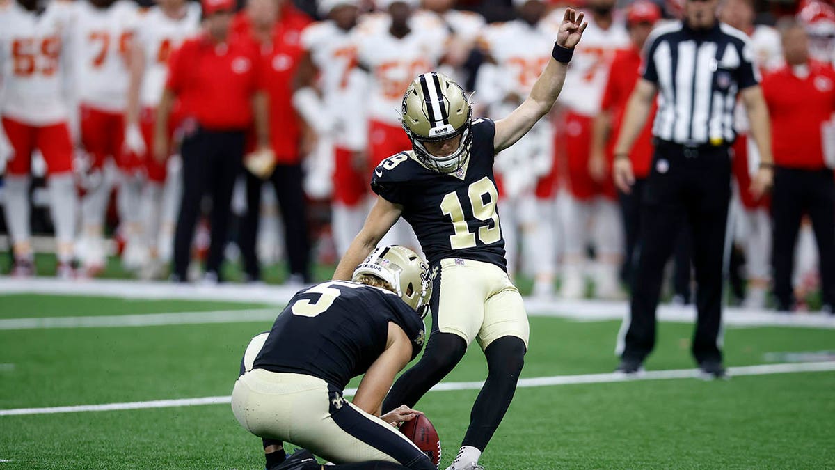 Blake Grupe kicks a game-winning field goal