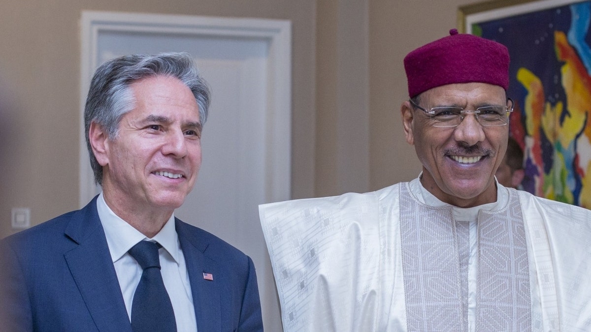 U.S. Secretary of State Antony Blinken (L) meets with Niger President Mohamed Bazoum