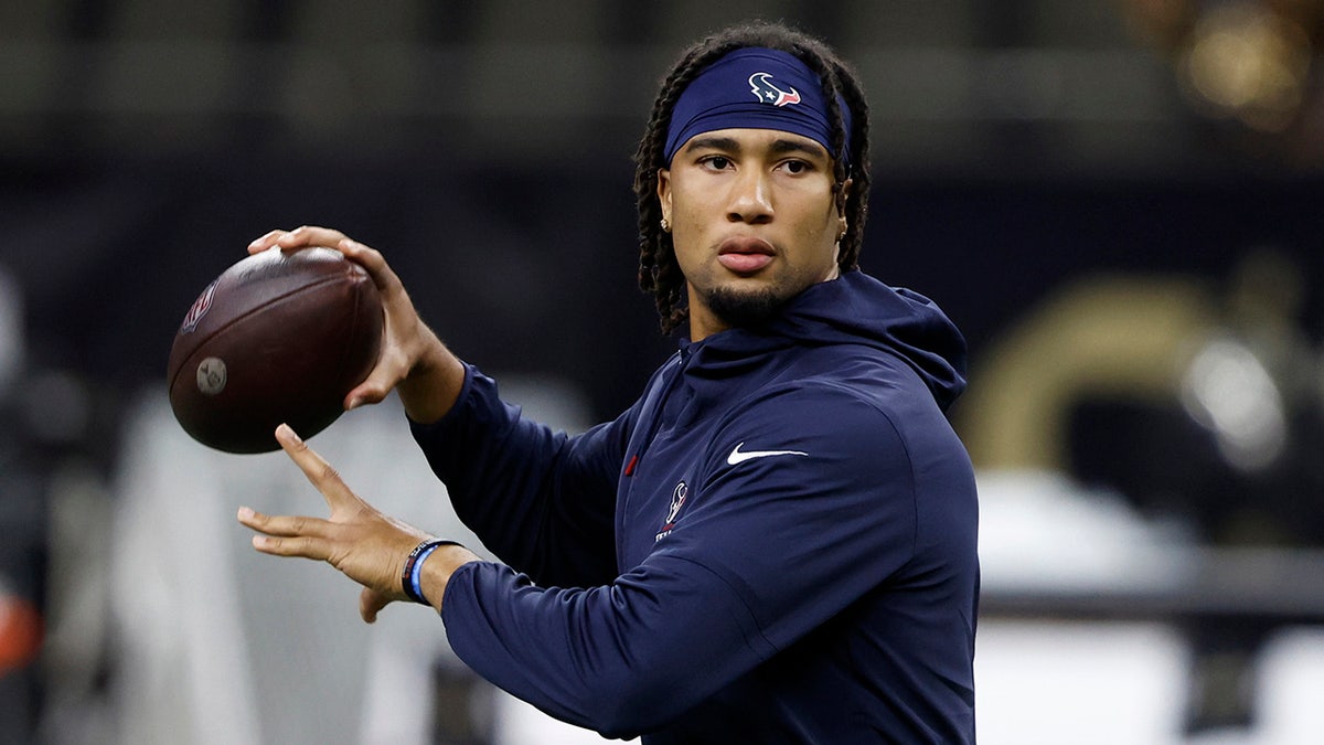 CJ Stroud warms up