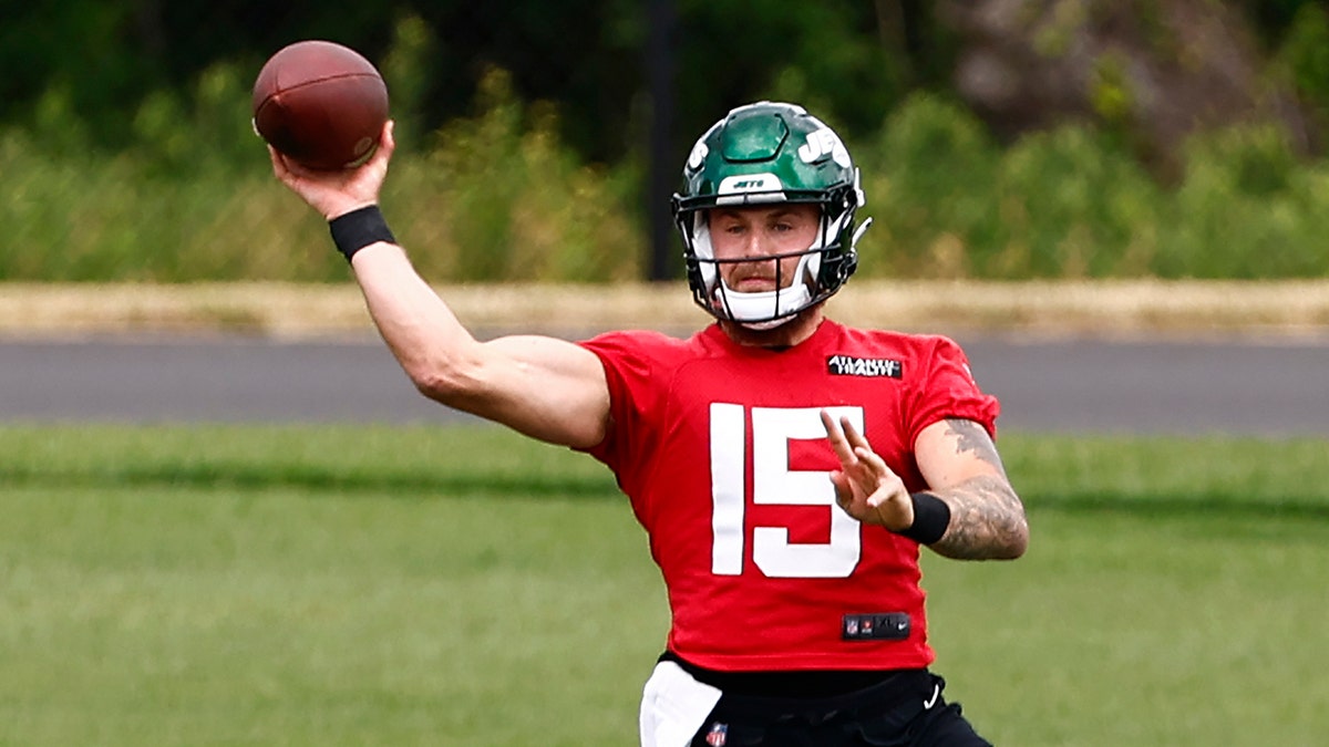 Jets waive quarterback Chris Streveler - A to Z Sports