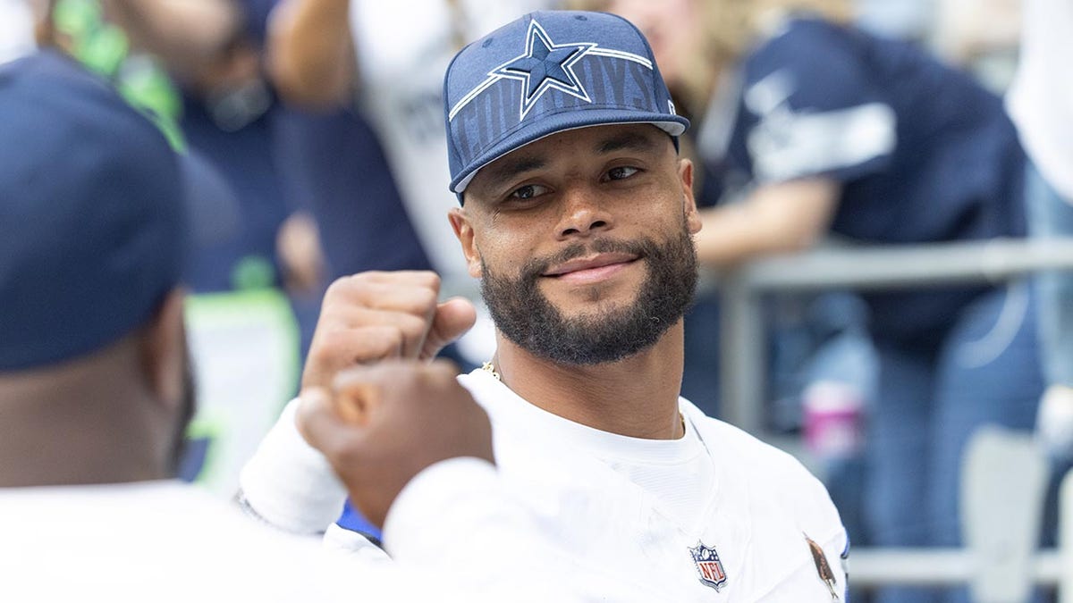 Cowboys' Jerry Jones backs Dak Prescott amid pursuit to get back to Super  Bowl: 'We have a quarterback'