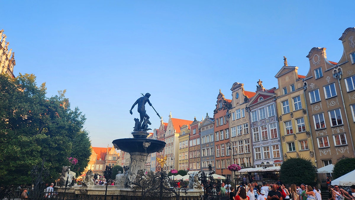 Neptune's Fountain at the Long market