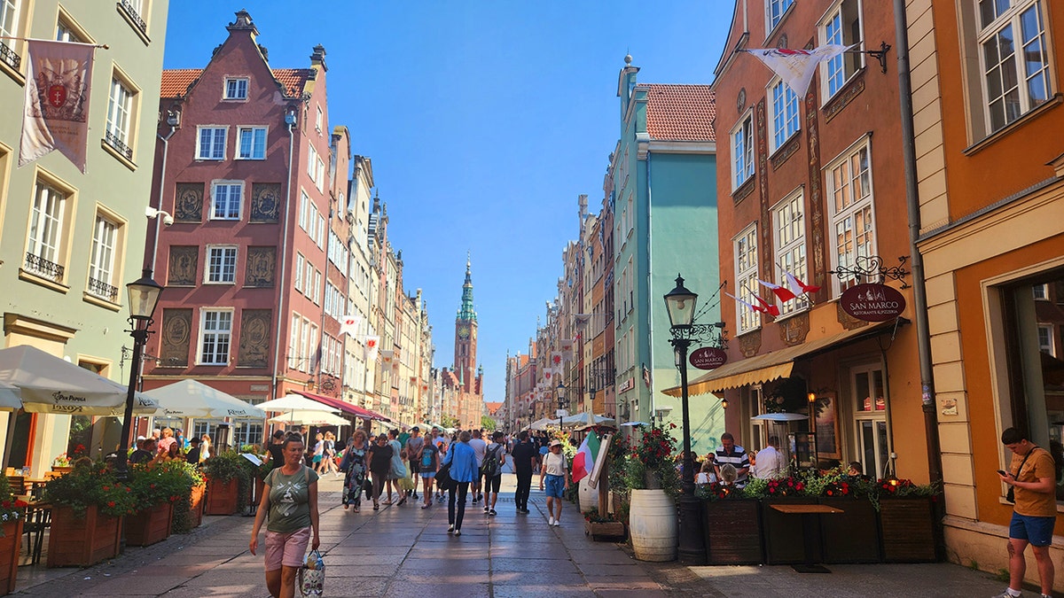 People walking down Long Lane Street in Gdańsk