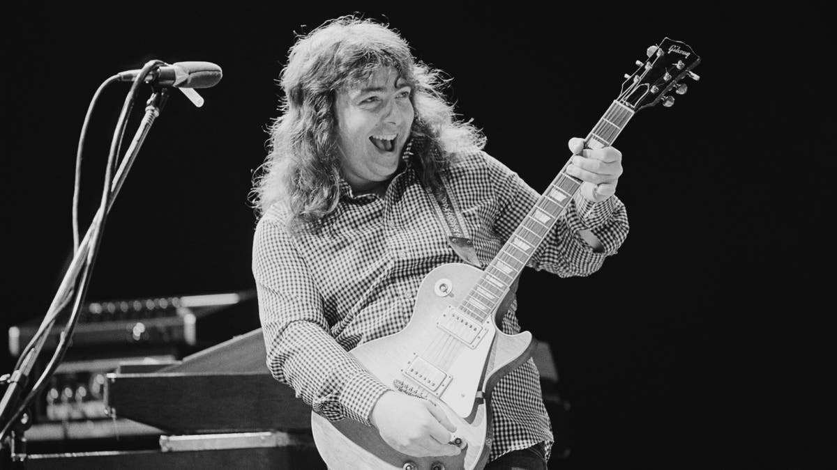 Bernie Marsden performance