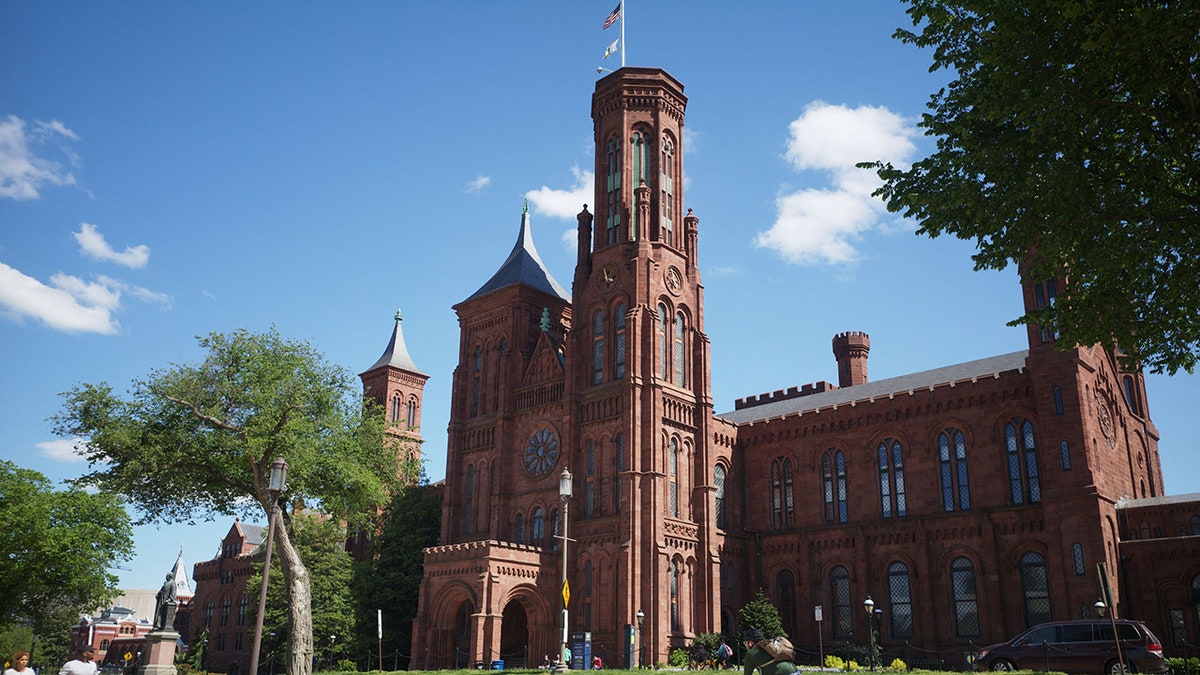 smithsonian castle