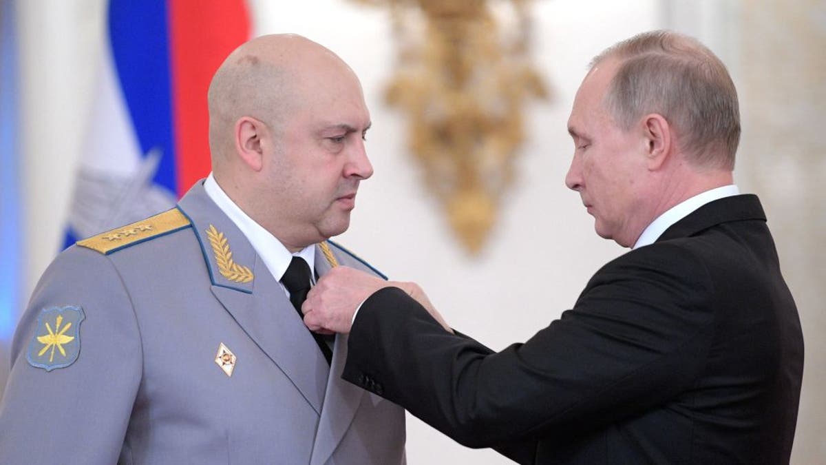 Putin awards general