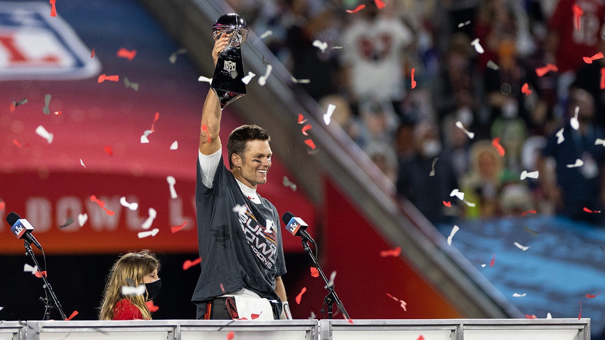 tom brady and daughter at super bowl